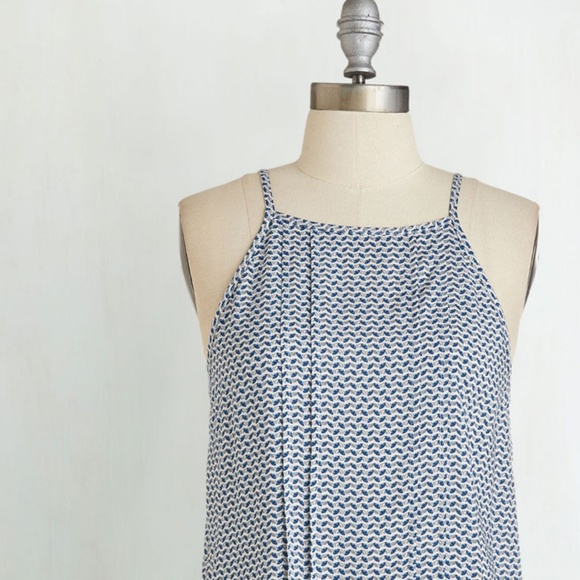 What Gust Be, Must Be Top in Small - Picture 1 of 4